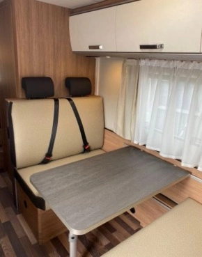                         Nowy kamper Weinsberg Carahome 700 DG - zdjęcie 8
                        