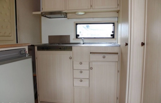                         Przyczepa kempingowa Kabe KOMET 370 - zdjęcie 9
                        