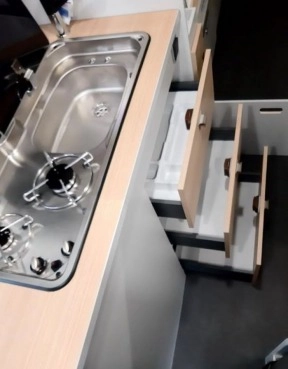                         Nowy kamper Ford KARMANN DEXTER 560 4X4 - zdjęcie 10
                        