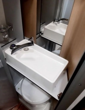                         Kamper Ford KARMANN DEXTER 570 - zdjęcie 6
                        