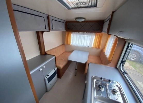                         kanapa - Przyczepa kempingowa KNAUS 400
                        