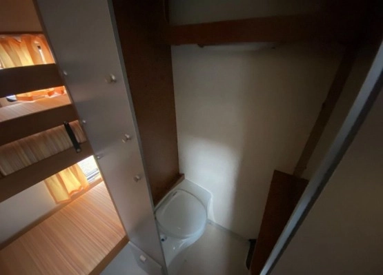                         łazienka - Przyczepa kempingowa KNAUS 400
                        