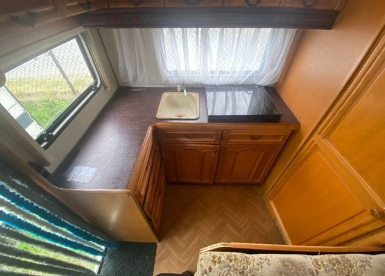                         Przyczepa kempingowa Hobby 550 - zdjęcie 9
                        