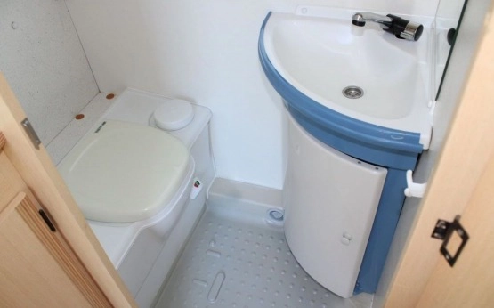                         Przyczepa kempingowa Burstner 360 TL - zdjęcie 9
                        