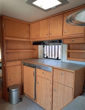                         Przyczepa kempingowa KNAUS 495 - zdjęcie 6
                        