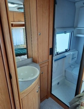                         Przyczepa kempingowa KNAUS 495 - zdjęcie 7
                        