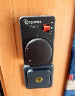                         Przyczepa kempingowa LMC 470 Musterland - zdjęcie 10
                        