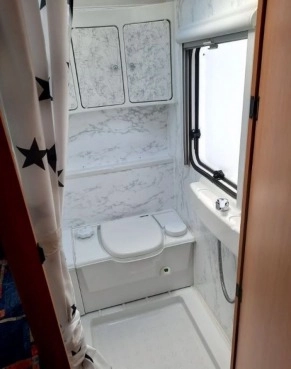                         Przyczepa kempingowa LMC 470 Musterland - zdjęcie 12
                        