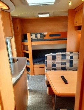                         Przyczepa kempingowa Hobby 500 KMFE De Luxe - zdjęcie 3
                        