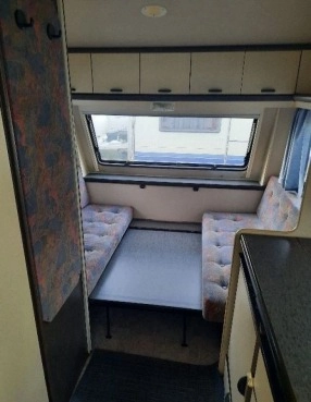                         Przyczepa kempingowa Hobby 450 - zdjęcie 3
                        