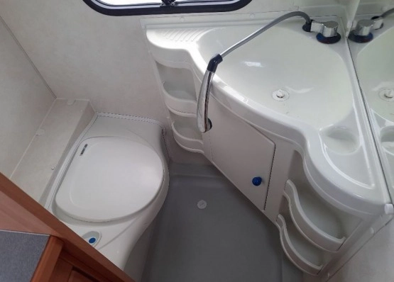                         Przyczepa kempingowa Adria ADORA 462 PH - zdjęcie 9
                        