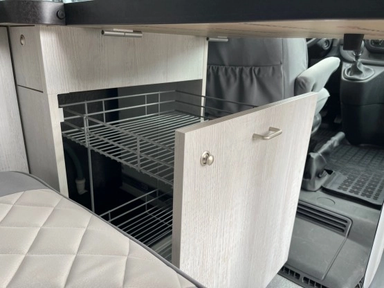                         Wynajem kamper - Renault Trafic 1,6 Kamperbus camper do wynajęcia - zdjęcie 6
                        