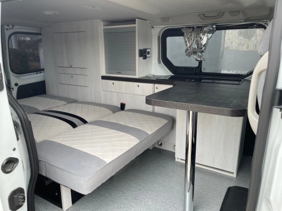                         Wynajem kamper - Renault Trafic 1,6 Kamperbus camper do wynajęcia - zdjęcie 7
                        
