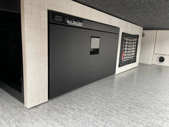                         Wynajem kamper - Renault Trafic 1,6 Kamperbus camper do wynajęcia - zdjęcie 8
                        