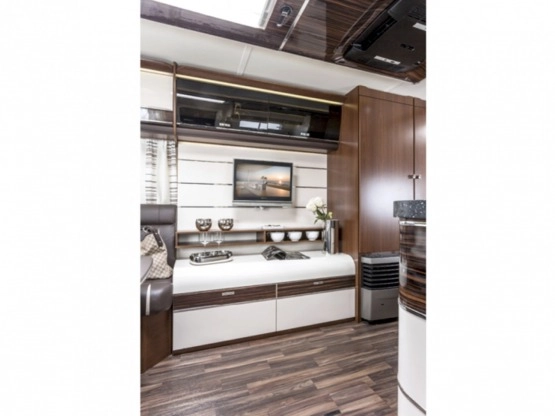                         Przyczepa kempingowa fabrycznie nowa Tabbert Cellini 750 HTD 2,5 najnowszy model 2018 - zdjęcie 2
                        