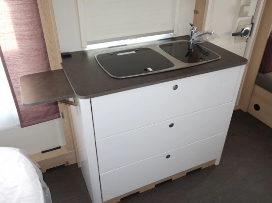                         Przyczepa kempingowa fabrycznie nowa Eriba Living 470 najnowszy model 2018 - zdjęcie 8
                        