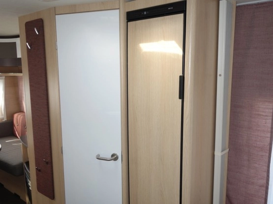                         Przyczepa kempingowa fabrycznie nowa Eriba Living 470 najnowszy model 2018 - zdjęcie 9
                        