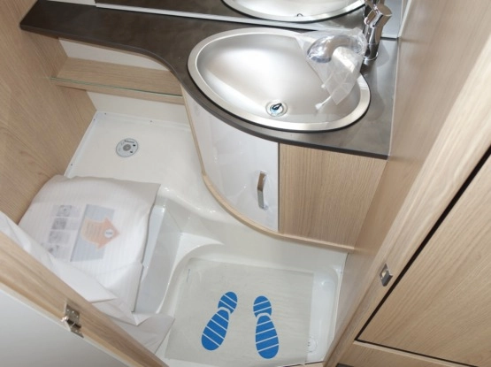                         Przyczepa kempingowa fabrycznie nowa Eriba Living 470 najnowszy model 2018 - zdjęcie 13
                        