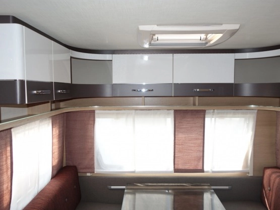                         Przyczepa kempingowa fabrycznie nowa Eriba Living 470 najnowszy model 2018 - zdjęcie 2
                        