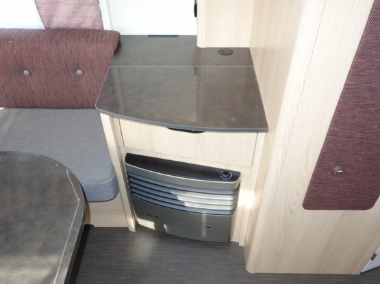                         Przyczepa kempingowa fabrycznie nowa Eriba Living 470 najnowszy model 2018 - zdjęcie 3
                        