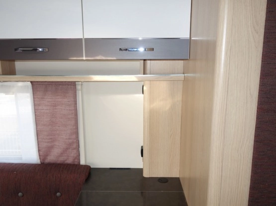                         Przyczepa kempingowa fabrycznie nowa Eriba Living 470 najnowszy model 2018 - zdjęcie 4
                        