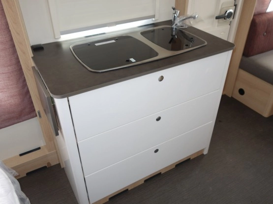                         Przyczepa kempingowa fabrycznie nowa Eriba Living 470 najnowszy model 2018 - zdjęcie 6
                        