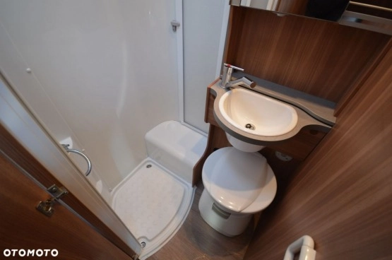                         Fiat Knaus Weisnberg 550 MG Rodzinna, kompaktowa alkowa dla 4 osób - zdjęcie 4
                        