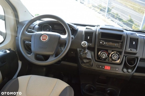                         Fiat Knaus Weisnberg 550 MG Rodzinna, kompaktowa alkowa dla 4 osób - zdjęcie 6
                        