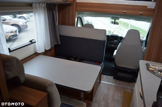                         KNAUS Weinsbeg Carahome AL700 DG 2017 Wadowscy - zdjęcie 5
                        