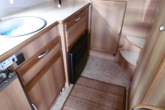                         Kamper Rimor Superbrig 677TC - 6 osobowy - zdjęcie 3
                        