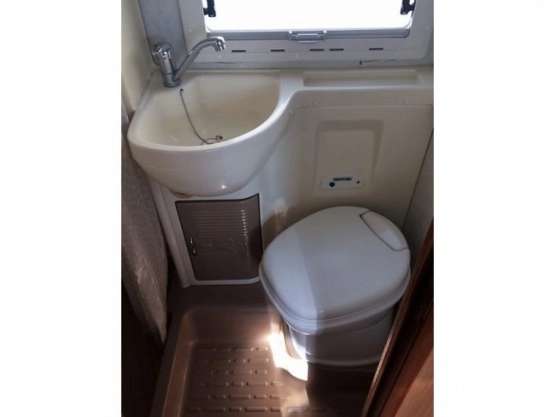                         Kamper Rimor Superbrig 677TC - 6 osobowy - zdjęcie 8
                        