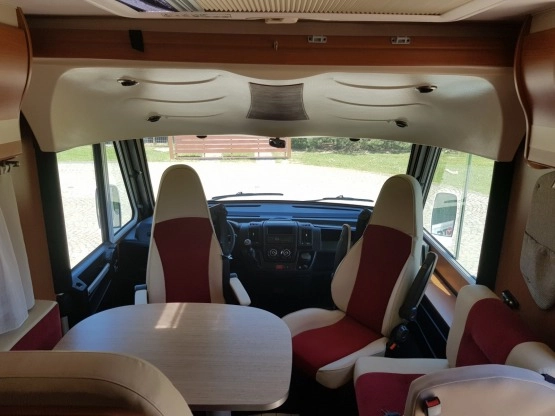                         KAMPER CAMPER AVENTURA PILOTE 2012 NA 5 OSÓB - zdjęcie 11
                        