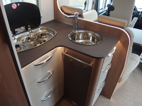                         kamper Burstner IXEO I 690 G nowy, OD RĘKI! - zdjęcie 11
                        