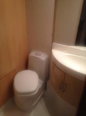                         Czyściutka "NOWA" 99r przyczepa kempingowa chateau 353c ZAREJESTROWANA - zdjęcie 2
                        