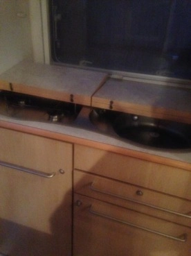                         Czyściutka "NOWA" 99r przyczepa kempingowa chateau 353c ZAREJESTROWANA - zdjęcie 3
                        