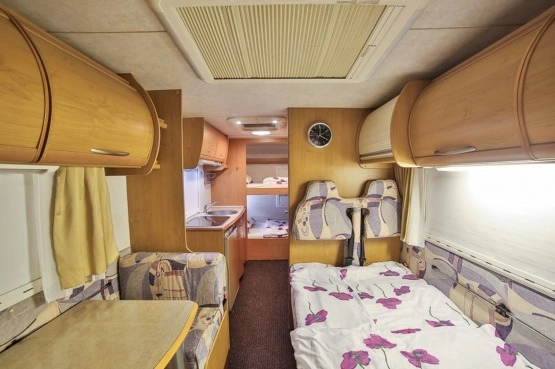                         Ford Kentucky Camp 8-osobowy - zdjęcie 4
                        