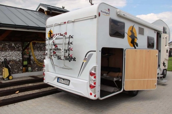                         Kamper camper Sunlight A70 ducato 6-cio osobowy - zdjęcie 3
                        