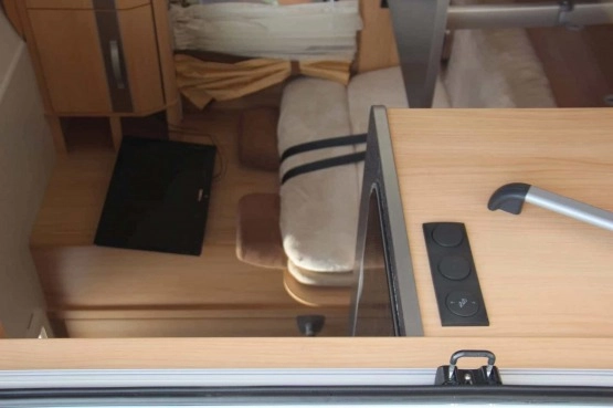                         Kamper camper Sunlight A70 ducato 6-cio osobowy - zdjęcie 5
                        