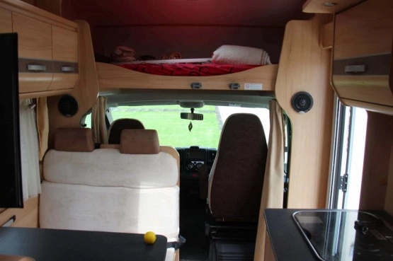                         Kamper camper Sunlight A70 ducato 6-cio osobowy - zdjęcie 9
                        