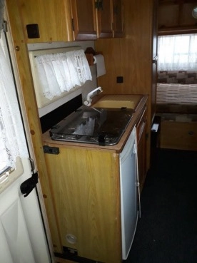                         Sprzedam kampera J5 2.5 Diesel - zdjęcie 14
                        