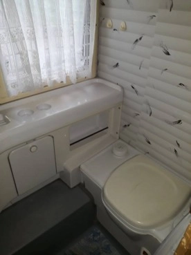                         Sprzedam kampera J5 2.5 Diesel - zdjęcie 16
                        