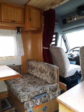                         Sprzedam kampera J5 2.5 Diesel - zdjęcie 5
                        