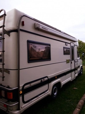                         Sprzedam kampera J5 2.5 Diesel - zdjęcie 6
                        