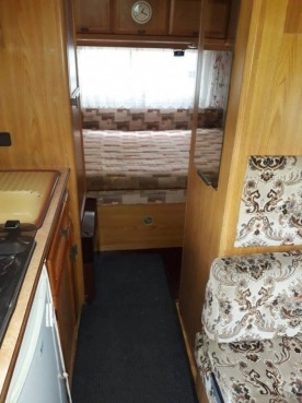                         Sprzedam kampera J5 2.5 Diesel - zdjęcie 8
                        