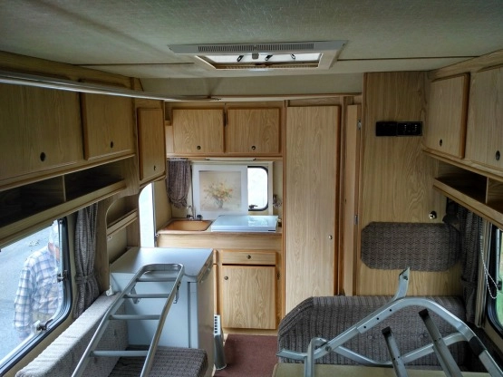                         Sprzedam kamper PEUGEOT J5 - zdjęcie 3
                        