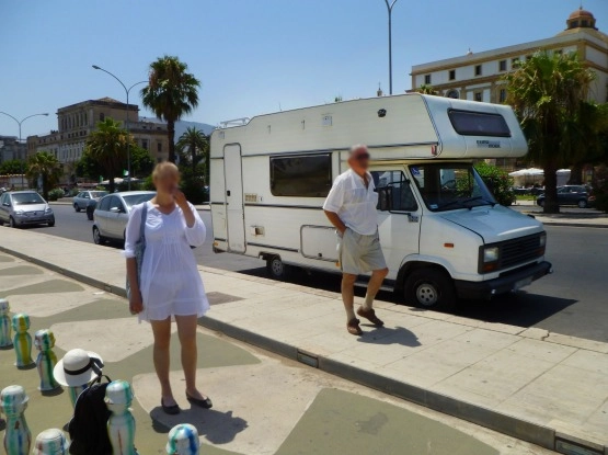                         Sprzedam kamper PEUGEOT J5 - zdjęcie 6
                        