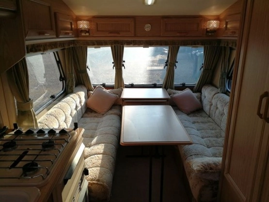                         Przyczepa kempingowa Fleetwood 5-osobowa z przedsionkiem i napędem, 1995r. - zdjęcie 4
                        