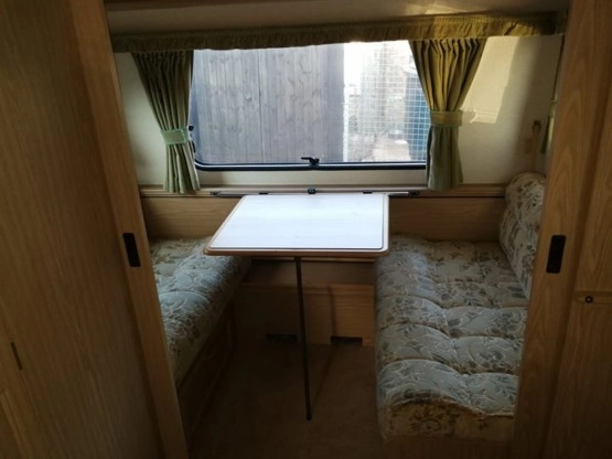                         Przyczepa kempingowa Fleetwood 5-osobowa z przedsionkiem i napędem, 1995r. - zdjęcie 6
                        