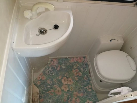                         Przyczepa kempingowa Avondale 2-osobowa z przedsionkiem i napędem, 1999r. - zdjęcie 2
                        