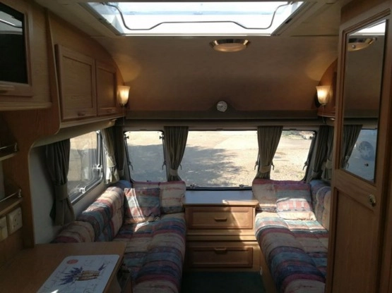                         Przyczepa kempingowa Avondale 2-osobowa z przedsionkiem i napędem, 1999r. - zdjęcie 3
                        